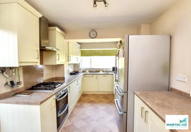 Photo 3 — Glenbarr Drive, Hinckley