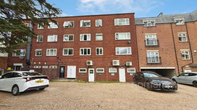Victoria Road, Aldershot, GU11, photo 1