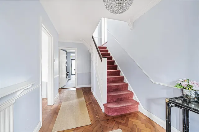 Tudor Close, Seaford, photo 2