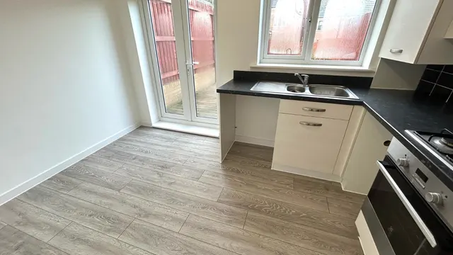 Mitchells Avenue, Wombwell, S73, photo 3