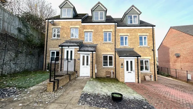 Mitchells Avenue, Wombwell, S73, photo 1