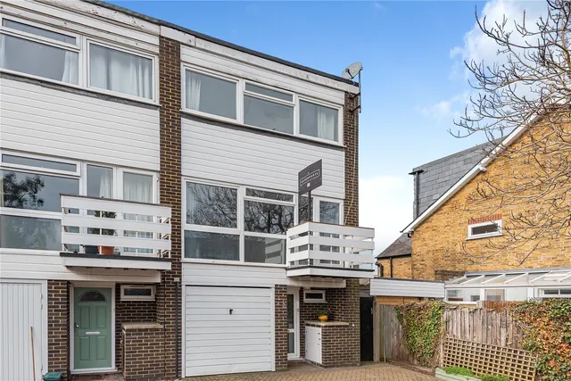 Brooklands Terrace, Green Street, TW16 6RW, photo 1