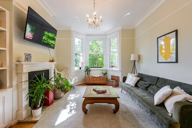 Photo 2 — 18 Meadowcourt Road, London