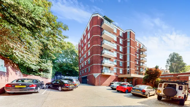 Sumpter Close, London, NW3, photo 2