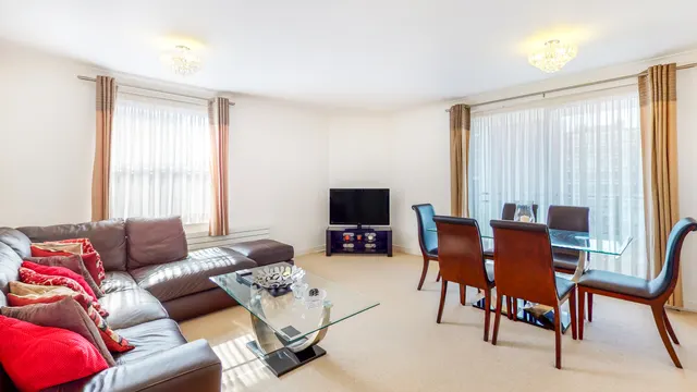 2 bedroom flat, Sumpter Close, London, NW3