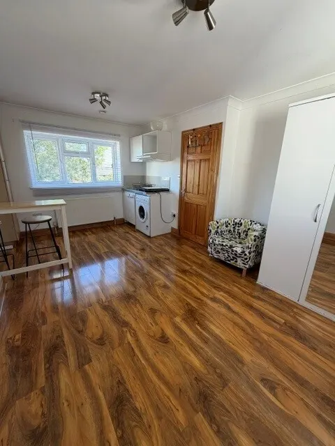 Hoylake Road, London, W3, photo 2