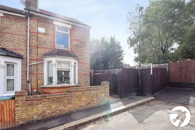 Willis Road, DA8, photo 1