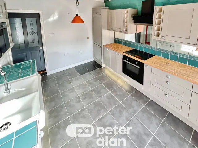Corporation Road, Cardiff, CF11, photo 2