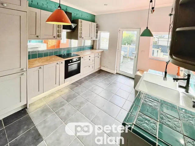 Corporation Road, Cardiff, CF11, photo 3