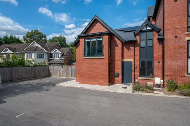 Manchester Road, Wilmslow, Cheshire, SK9 2JH, photo 1