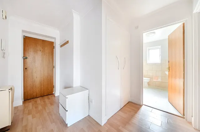 Farrow Lane, London, SE14, photo 1