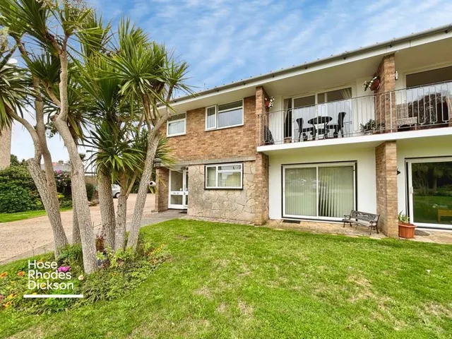 Howard Road, Shanklin, PO37, photo 1