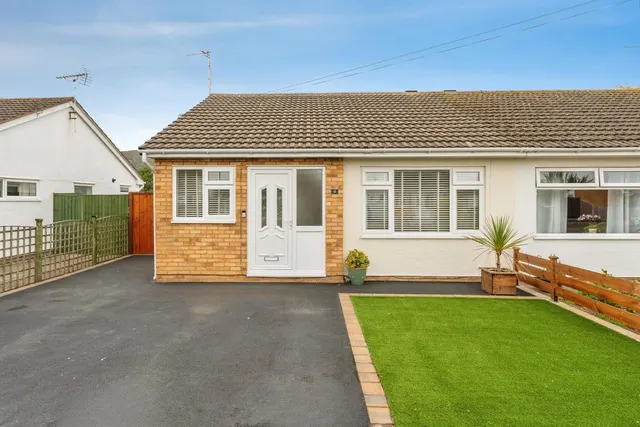 Rochester Drive, Prestatyn, LL19, photo 1