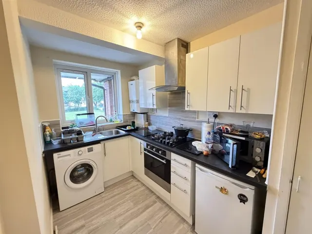 Regency Court, Bradford, BD8, photo 2