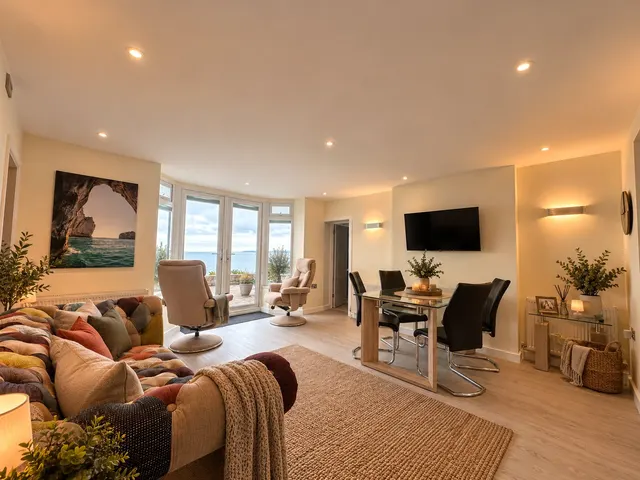 Southbourne Overcliff Drive, Bournemouth, BH6, photo 3