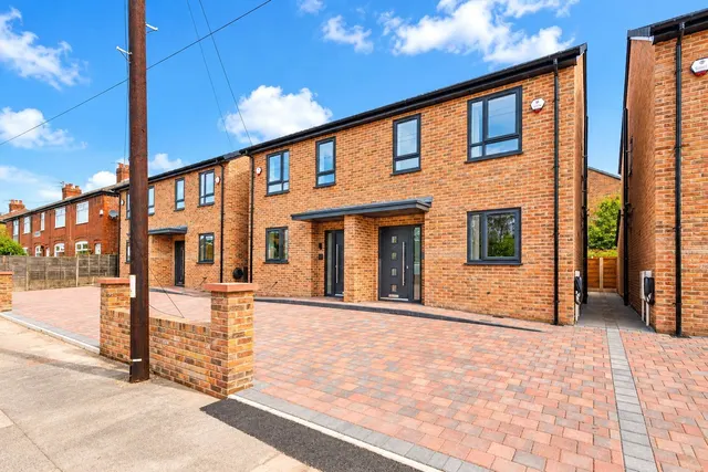 Town Lane, Denton, M34, photo 1