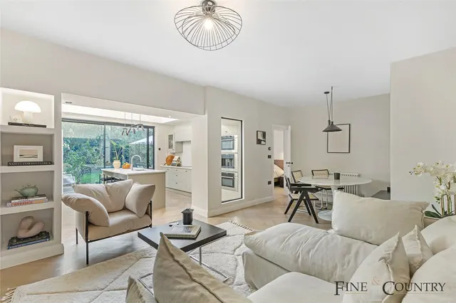 Brondesbury Villas, London, photo 1
