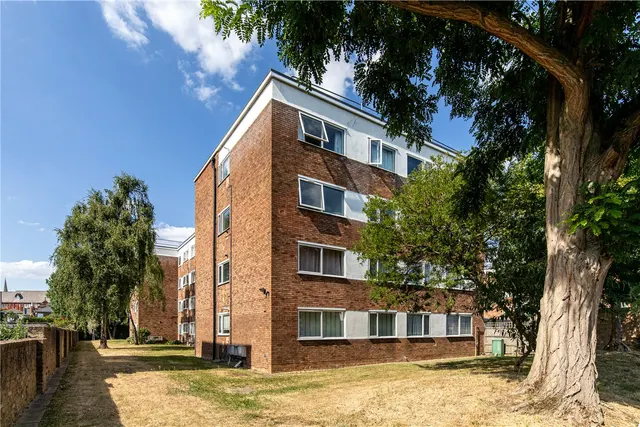 Balmain Close, London, W5, photo 1