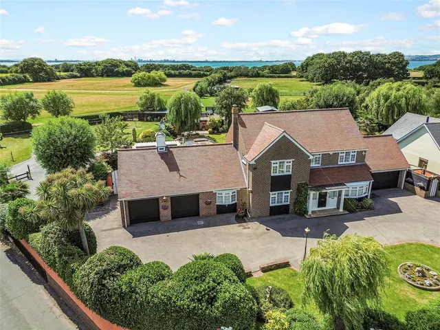 Havant Road, Hayling Island, PO11, photo 2