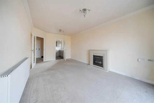 Botley Road, Park Gate, SO31, photo 3