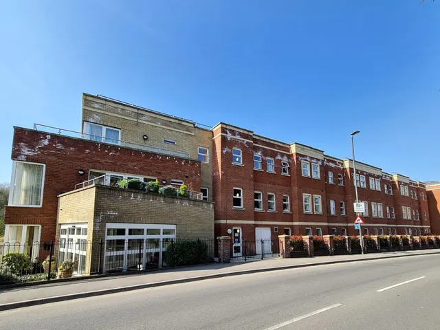 Cainscross Road, Stroud, photo 1