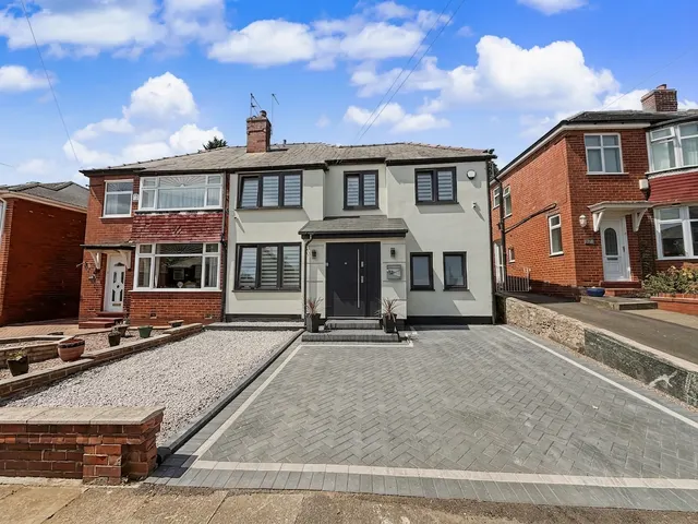 Butterstile Lane, Prestwich, M25, photo 1