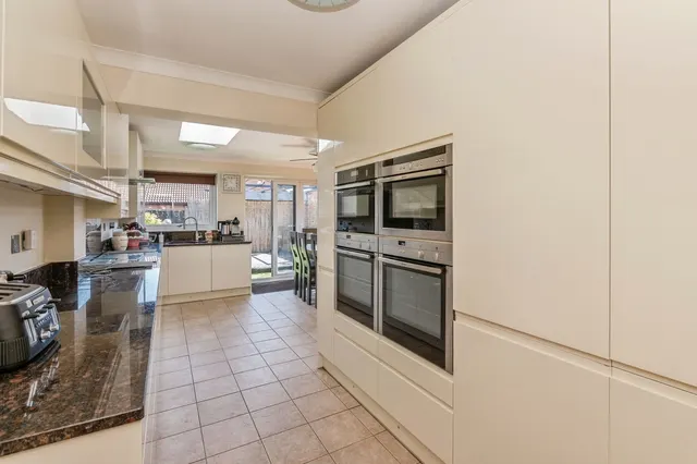 Photo 3 — Brackley Crescent, Basildon, SS13