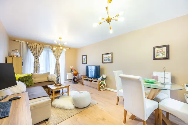 91 Williams Way, Wembley, photo 1
