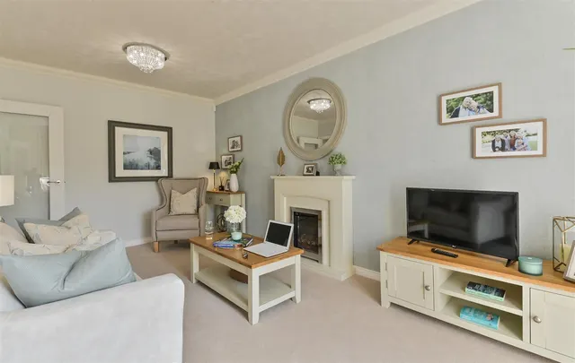 Garland Road, East Grinstead, RH19, photo 2