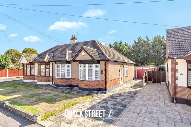 McIntosh Close, Romford, RM1, photo 1