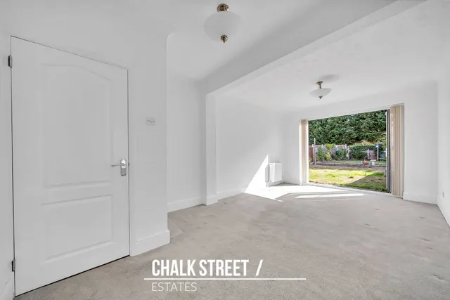 McIntosh Close, Romford, RM1, photo 3