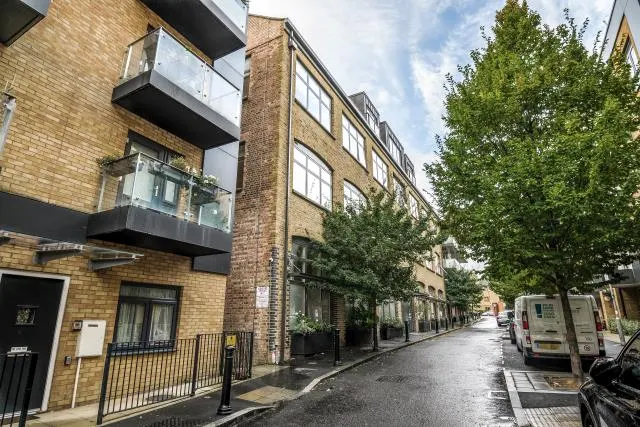 Charles Street, London, N19, photo 1