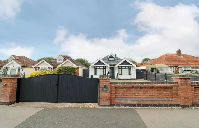 Newgate Lane, Fareham, photo 1