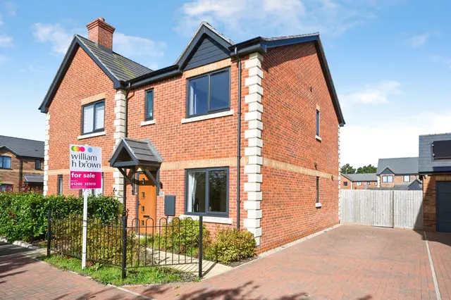 3 bedroom house — Baker Street, Billinghay, Lincoln