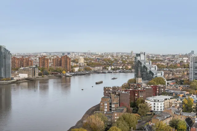 Photo 3 — Flat 99, Lombard Wharf, 12 Lombard Road, London