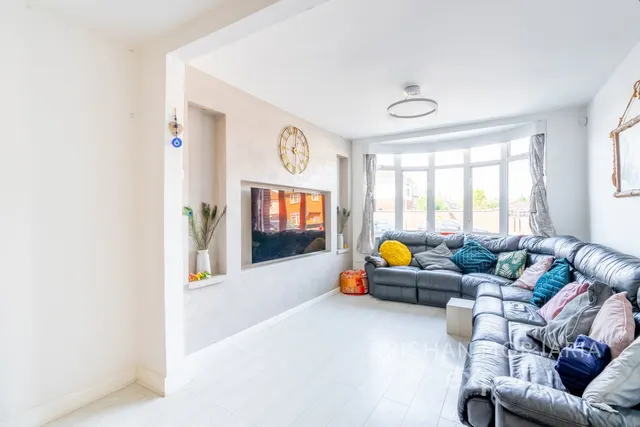 Photo 2 — Sutton Avenue, Belgrave, Leicester, LE4 6RW