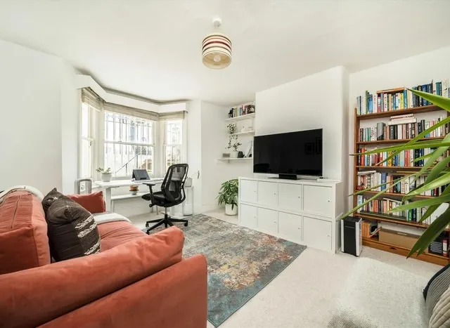 Photo 2 — Halford Road, Fulham, SW6