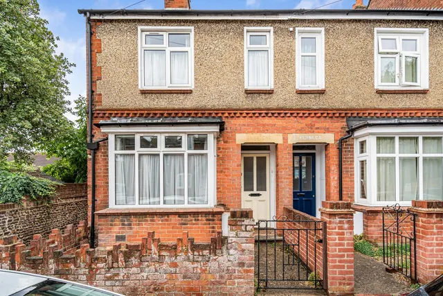 Sumner Road, Farnham, GU9, photo 1