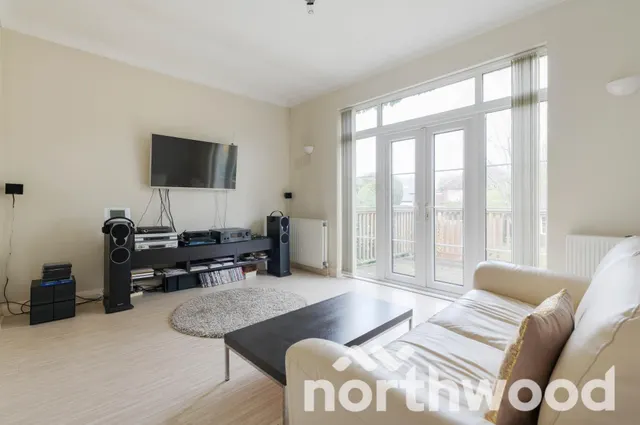 Manor Drive, Ewell, KT19, photo 2