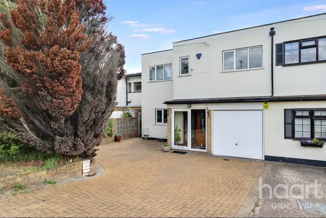 Eastern Avenue East, Romford, RM2, photo 1