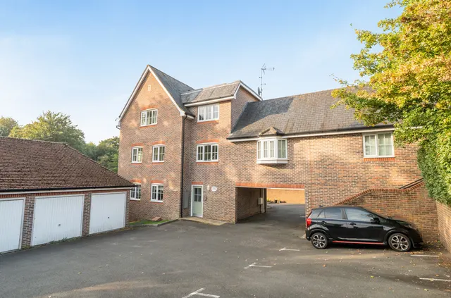 Pulborough, RH20, photo 1