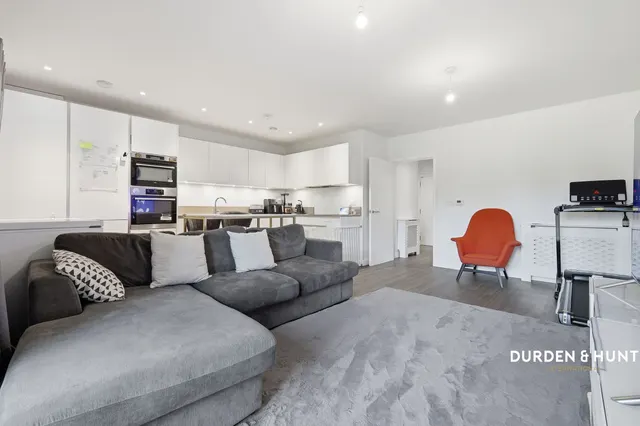 St. Clements Avenue, Harold Wood, RM3, photo 3