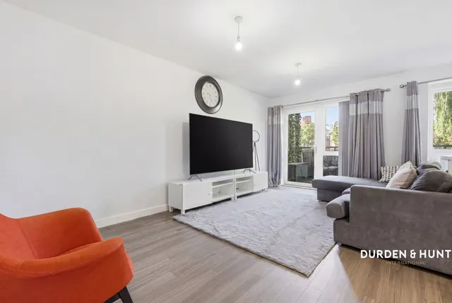 St. Clements Avenue, Harold Wood, RM3, photo 2
