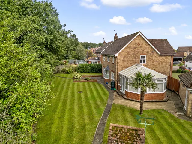 Photo 2 — Stonehill Close, Appleton, Warrington, Warrington, WA4 5QD