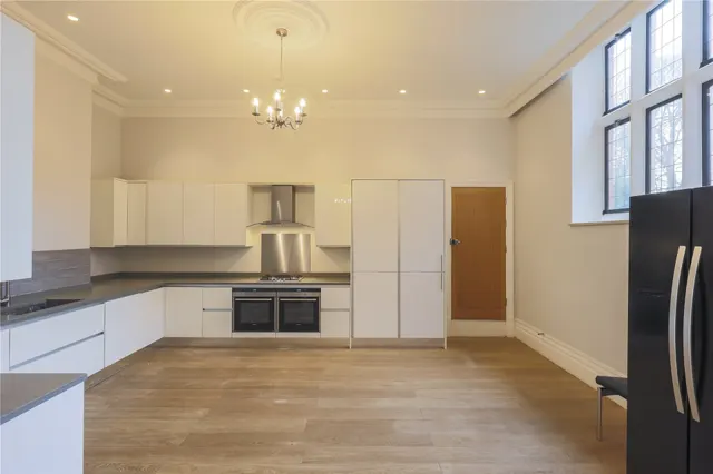 Courtyard House, The Ridgeway, photo 2