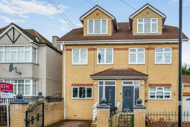 Photo 2 — Rosedene Avenue, Streatham, London, SW16