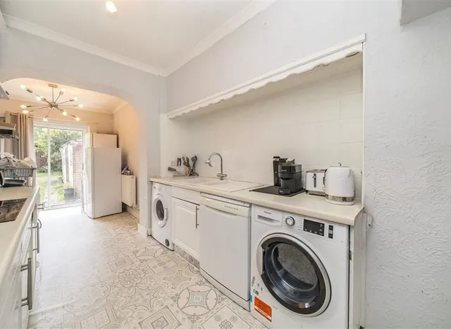 Photo 3 — Wricklemarsh Road, Blackheath, SE3