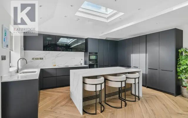 Photo 3 — Bradstock Road, Epsom, KT17