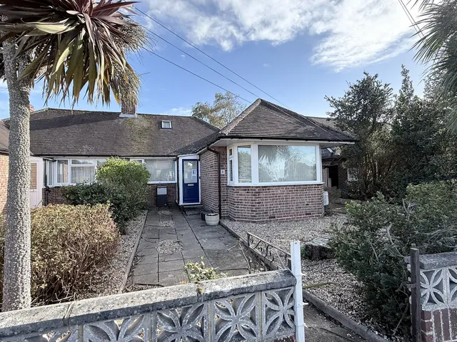 2 bedroom house, A'Becket Gardens, Worthing, BN13