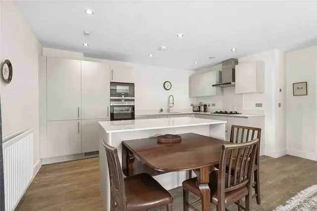 Portland Crescent, Marlow, SL7, photo 3